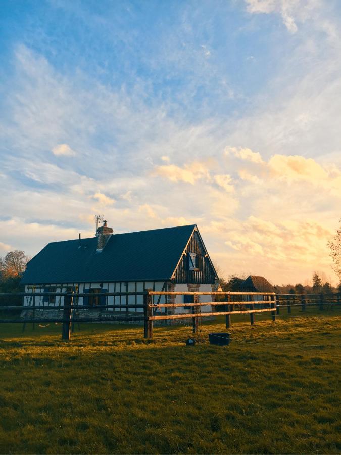 Gite Au Haras Des Arts Saint-Aubin-de-Bonneval Exterior foto